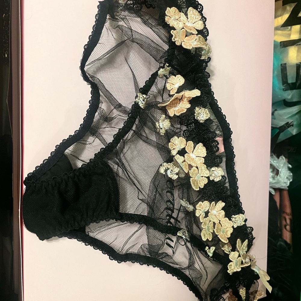Elegant Black Lace Floral Intimate Agent Provocateur